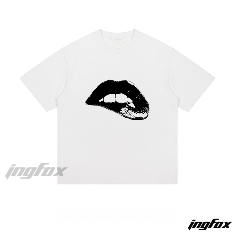 Lips Graphic - Loose Fit Short Sleeve T-Shirt
