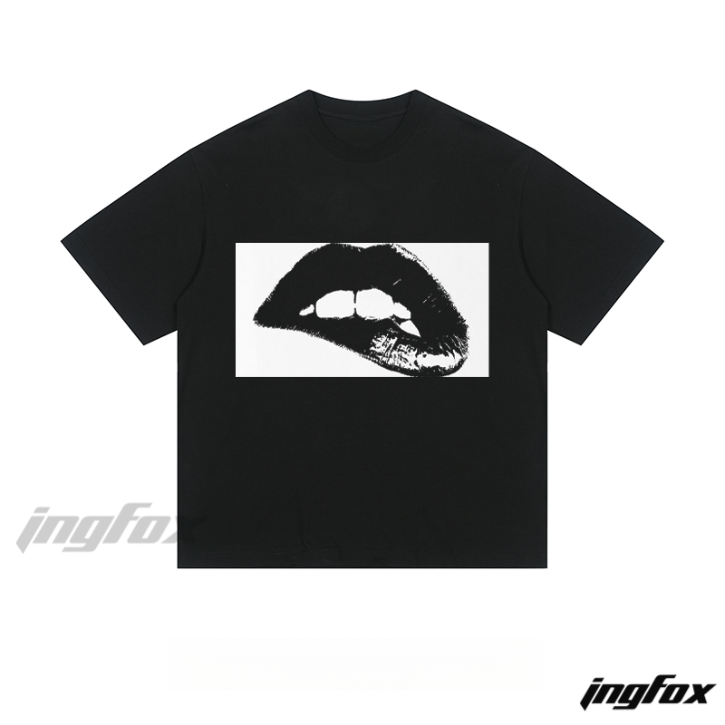Lips Graphic - Loose Fit Short Sleeve T-Shirt